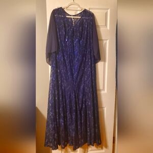 NWT Ld's Long evening gown Size 2xl Navy Blue with lace & sequins.